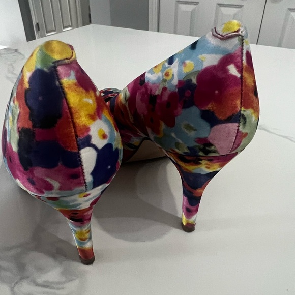 MADDEN GIRL Multi color floral satin feel platform pump 8.5 good condition - Picture 4 of 8